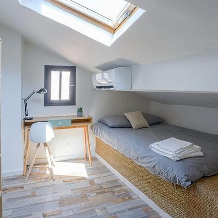 Studio Sous Les Toits Tres Bien Place Et Climatise Montpellier Luaran gambar