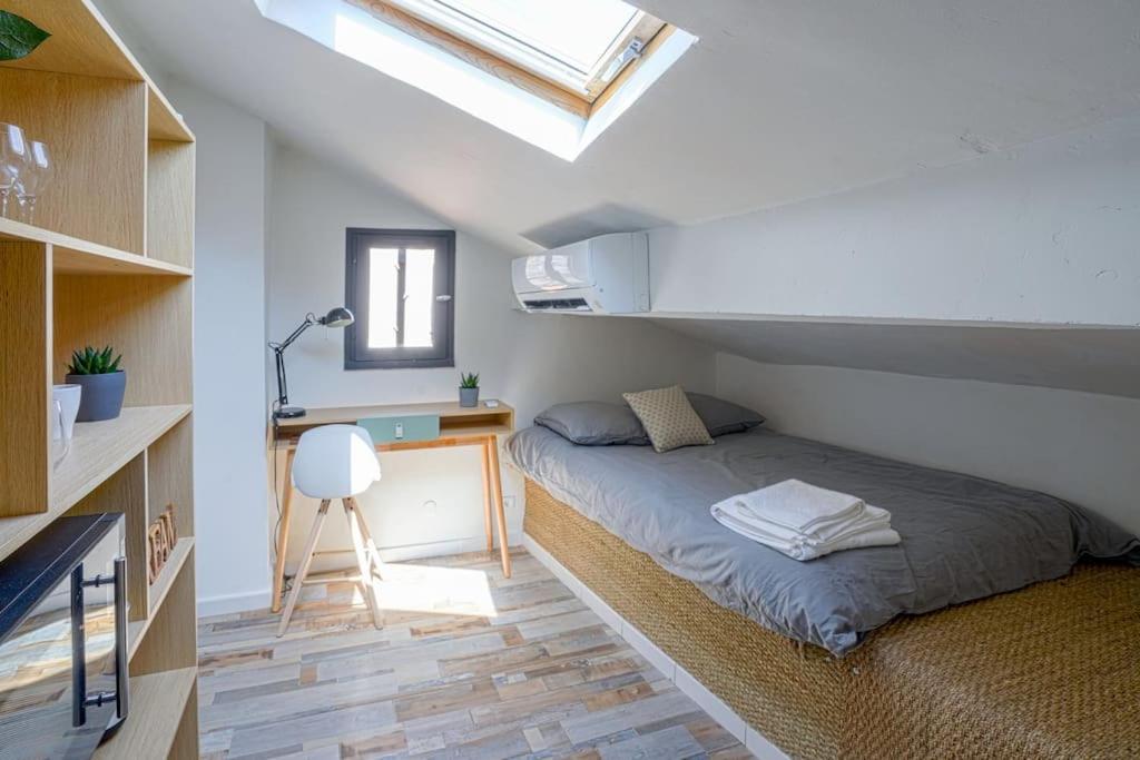 Studio Sous Les Toits Tres Bien Place Et Climatise Montpellier Luaran gambar